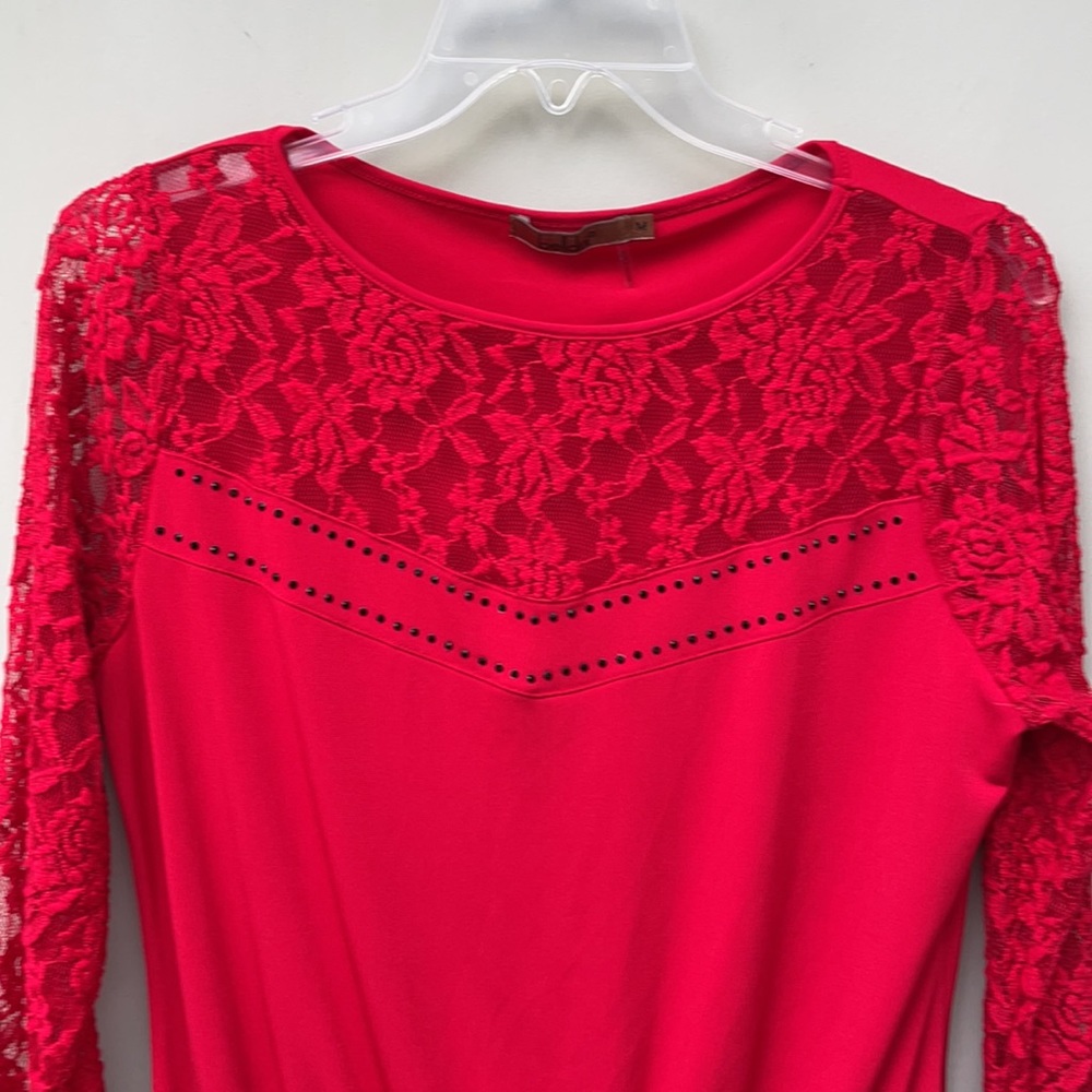 EUC Red Belldini 3/4 sleeve Lace Blouse w/ Black rivet detail Cinched Waist